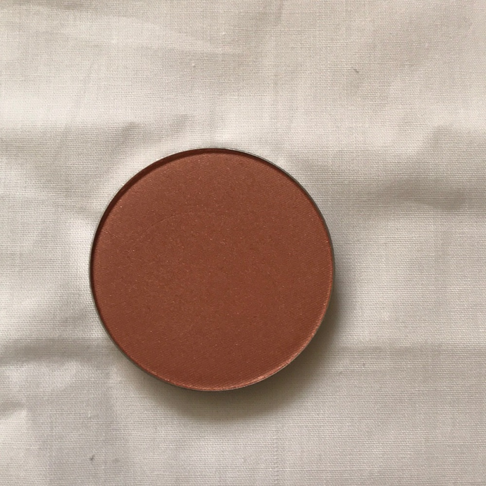 Mac loose pan blush in Sunbasque